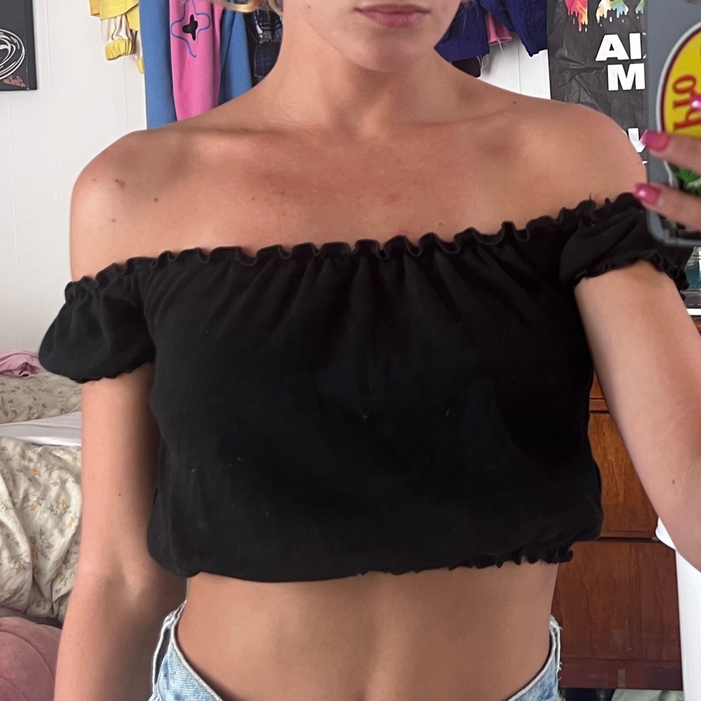 Forever 21 Black Off-the-Shoulder Crop Top
